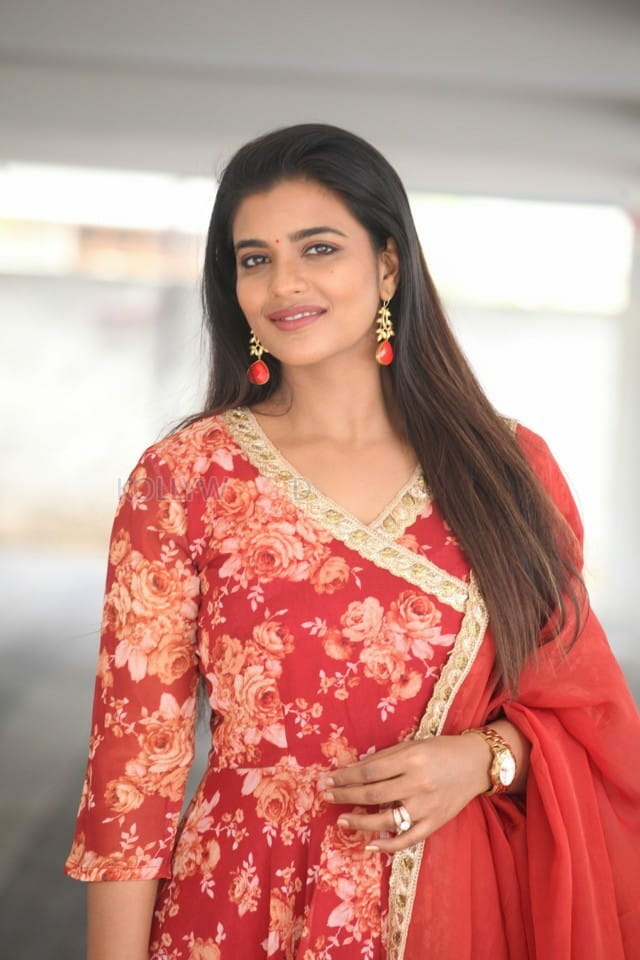 Actress Aishwarya Rajesh Interview Photos 25