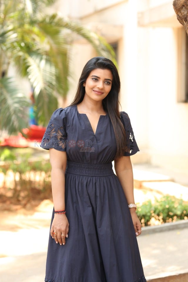 Actress Aishwarya Rajesh at Dear Movie Press Meet Pictures 09