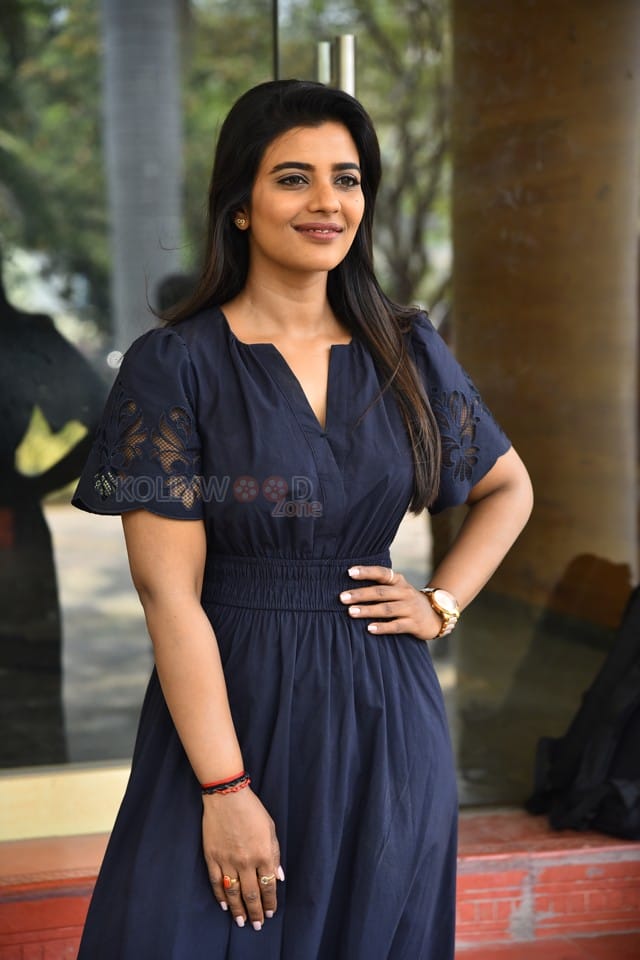 Actress Aishwarya Rajesh at Dear Movie Press Meet Pictures 12