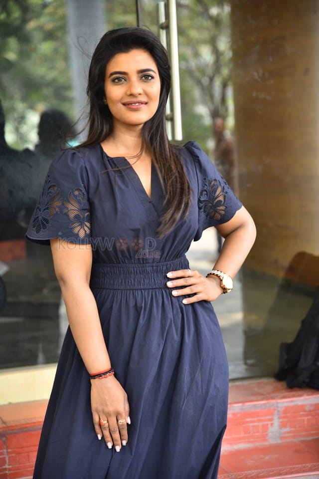 Actress Aishwarya Rajesh at Dear Movie Press Meet Pictures 13