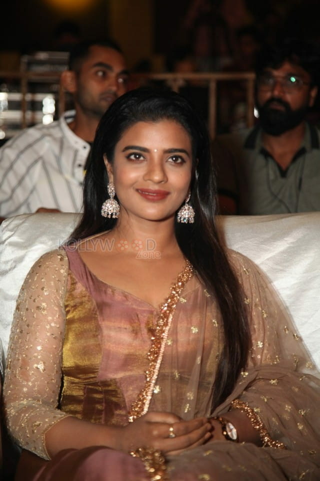 Actress Aishwarya Rajesh at Republic Movie Pre Release event Pictures 07