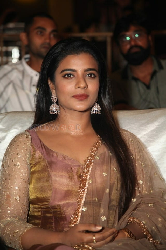 Actress Aishwarya Rajesh at Republic Movie Pre Release event Pictures 08