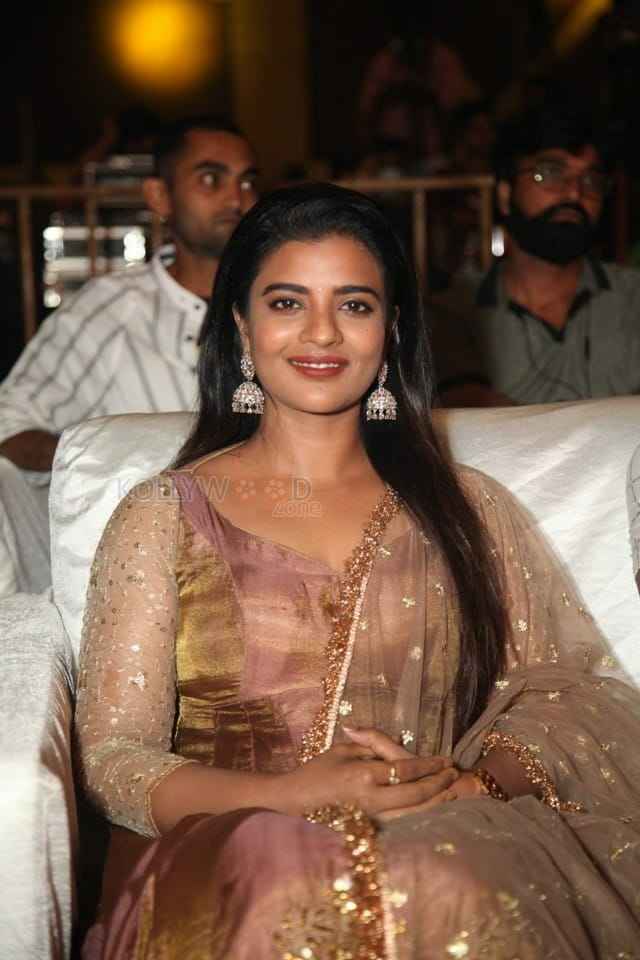 Actress Aishwarya Rajesh at Republic Movie Pre Release event Pictures 09