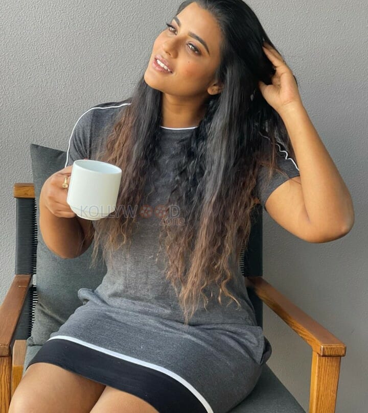 Actress Aishwarya Rajesh with a Coffee Cup Photoshoot Pictures 03