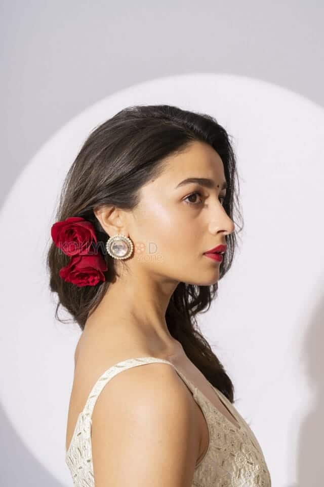 Actress Alia Bhatt Fashionable Photos 01