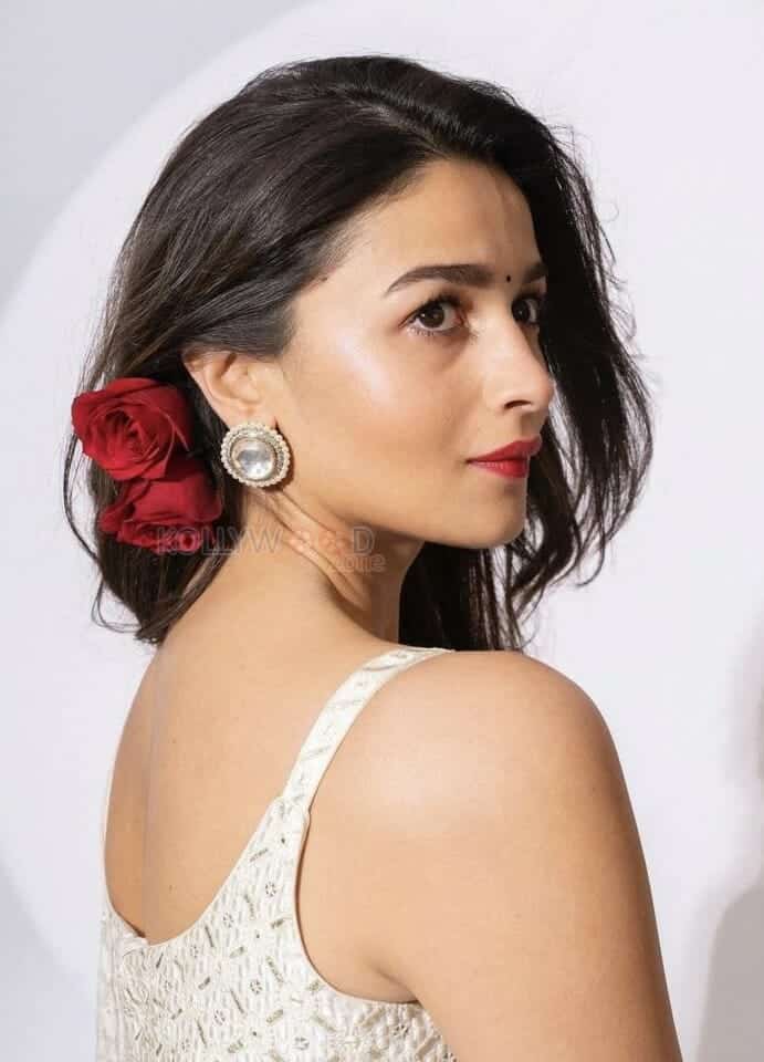 Actress Alia Bhatt Fashionable Photos 04
