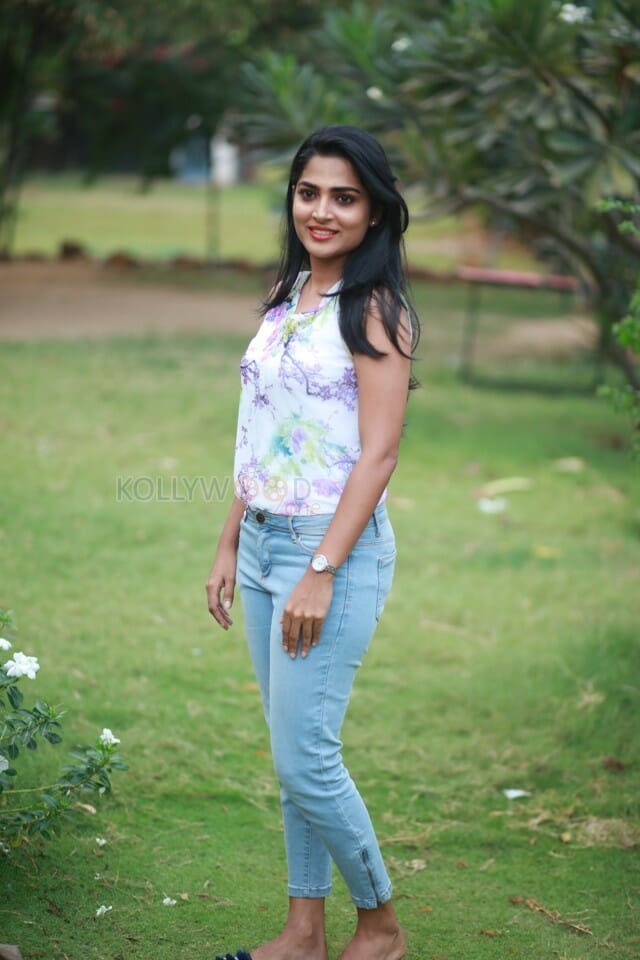 Actress Anagha At Natpe Thunai Trailer Launch Photos