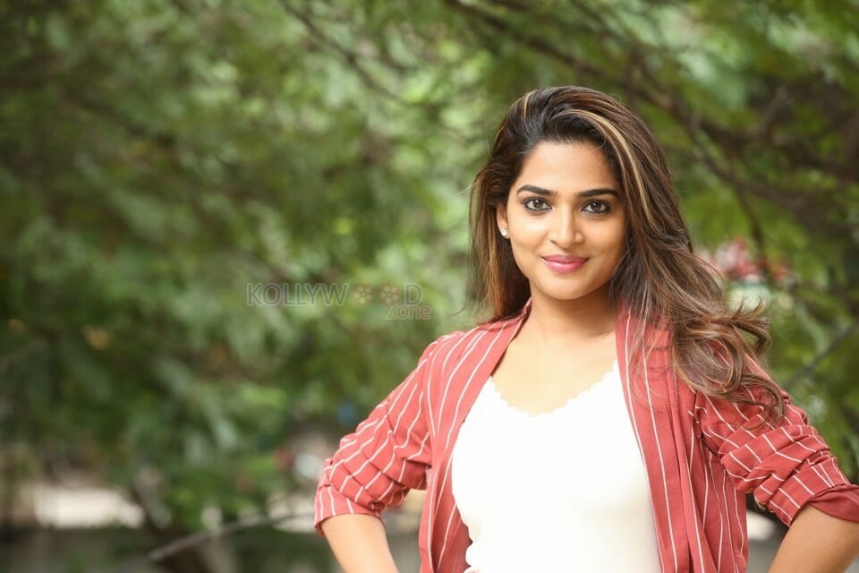 Actress Anagha Lk Maruthora At Guna Interview Photos