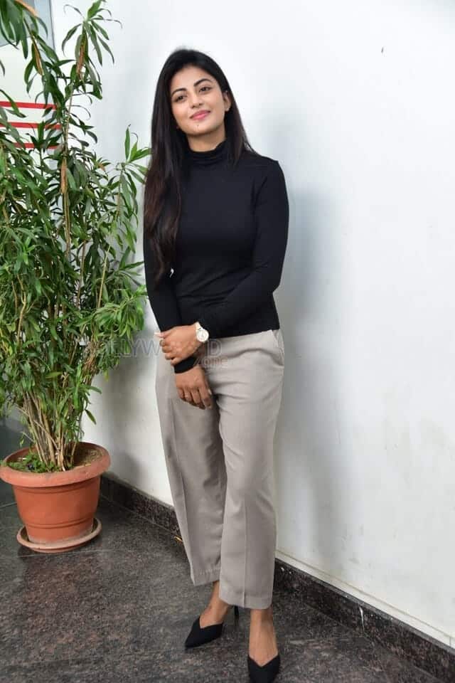 Actress Anandhi at Itlu Maredumilli Prajaneekam Press Meet Photos 04