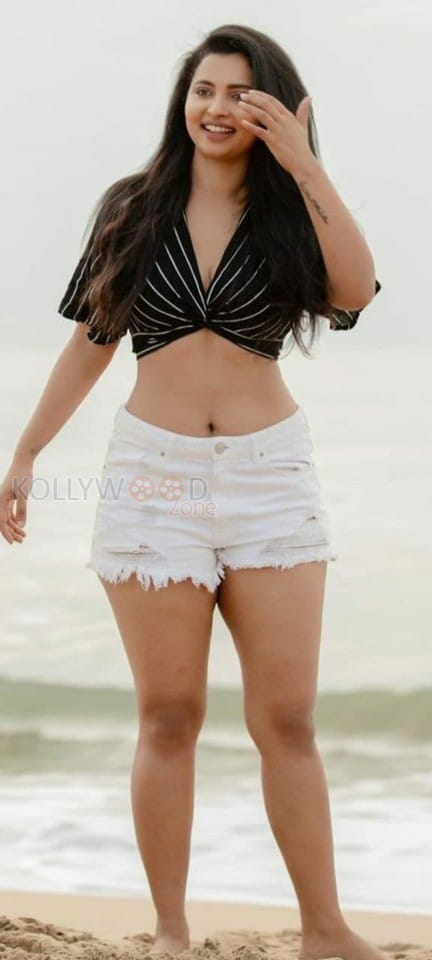 Actress Anicka Vikhraman Sexy Beach Photos 02
