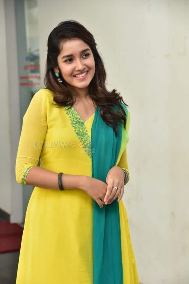 Actress Anikha Surendran at Buttabomma Movie Interview Pictures 03
