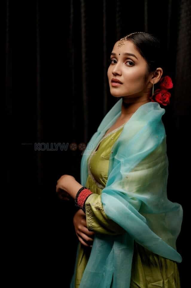 Actress Anikha Surendran in a Lime Green Handloom Chanderi Kurta With Chanderi Pants and Dupatta Photos 03
