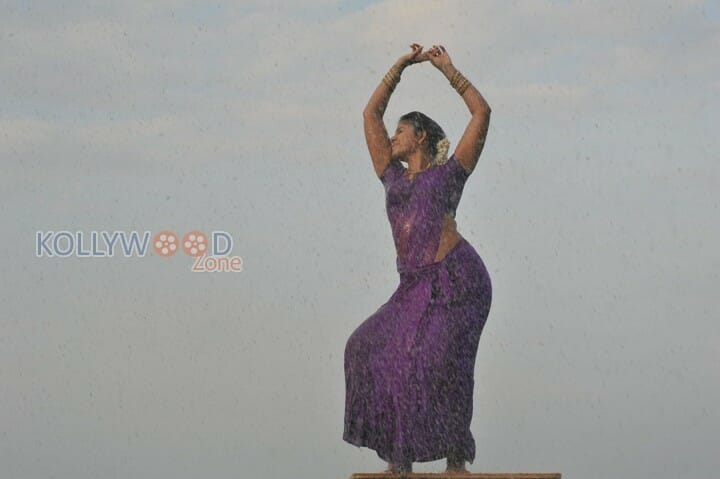 Actress Anjali Sexy Rain Dance Pictures