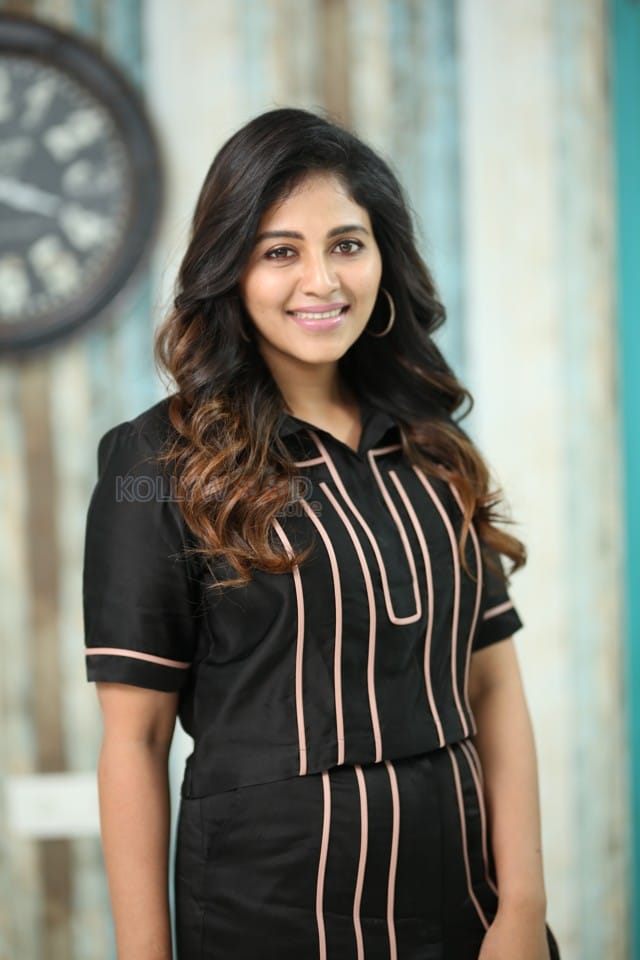 Actress Anjali at Geethanjali Malli Vachindhi Interview Pictures 19