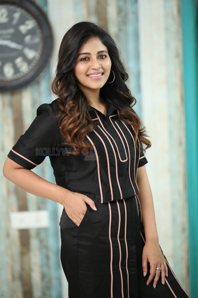 Actress Anjali at Geethanjali Malli Vachindhi Interview Pictures 20