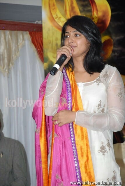 Actress Anushka Cute Photos
