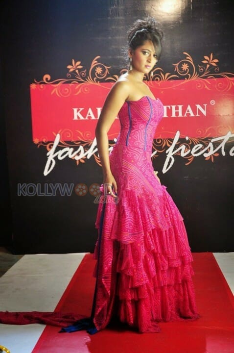 Actress Anushka Sexy Pictures