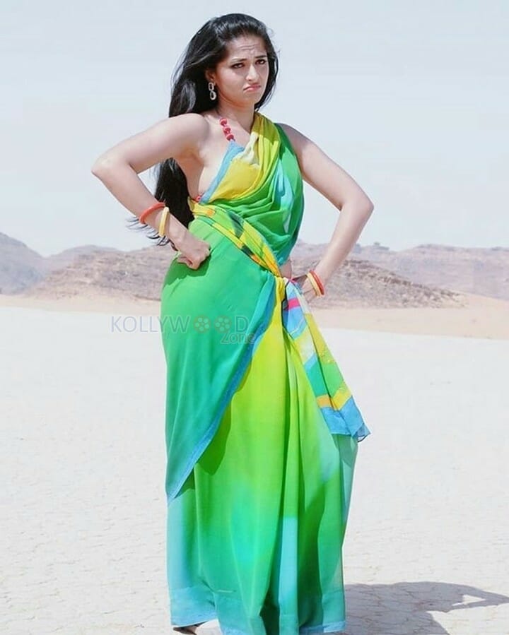 Actress Anushka Shetty Sexy Green Saree Photos