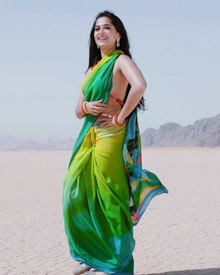 Actress Anushka Shetty Sexy Green Saree Photos