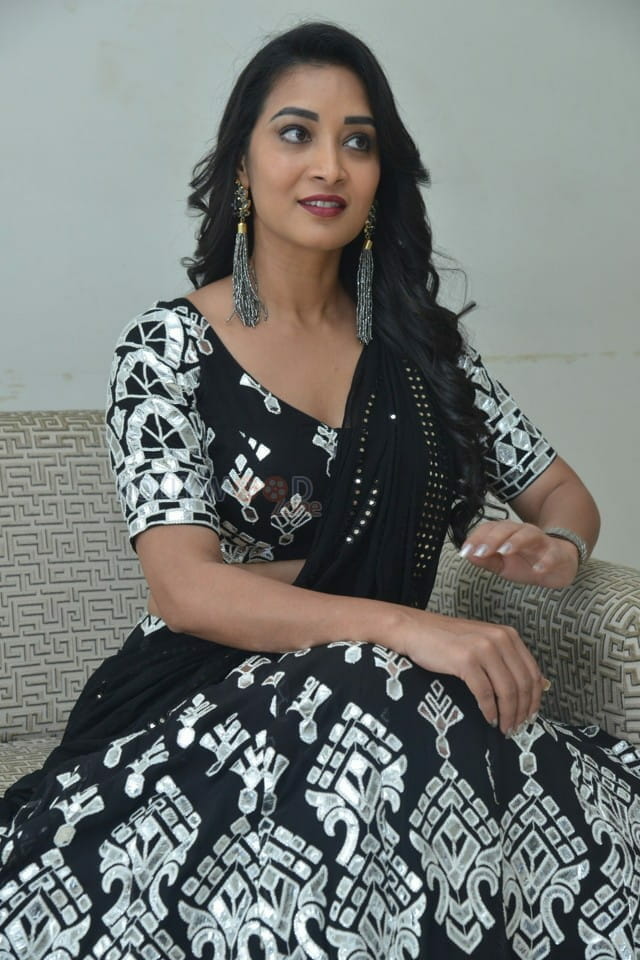 Actress Bhanu Sri at Nallamala Movie Teaser Launch Photos 11