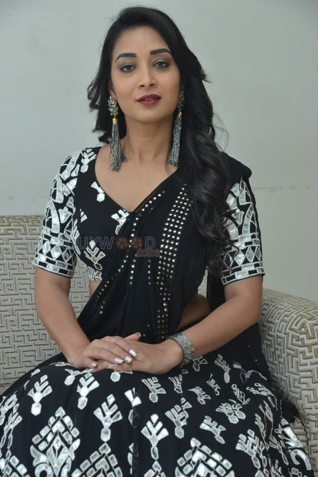 Actress Bhanu Sri at Nallamala Movie Teaser Launch Photos 12