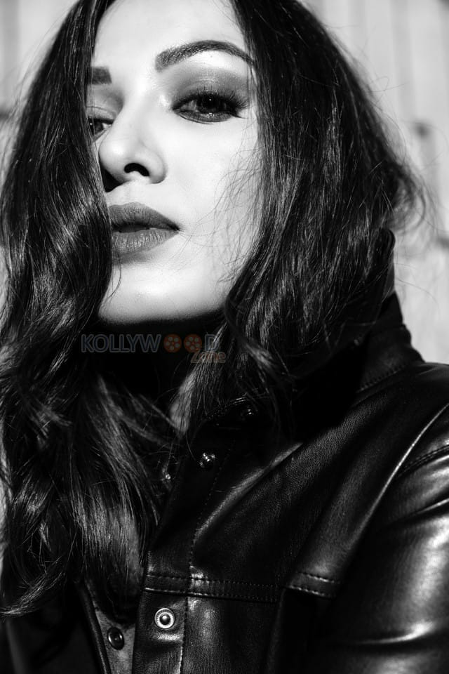 Actress Catherine Tresa Black and White Photoshoot Photos 08