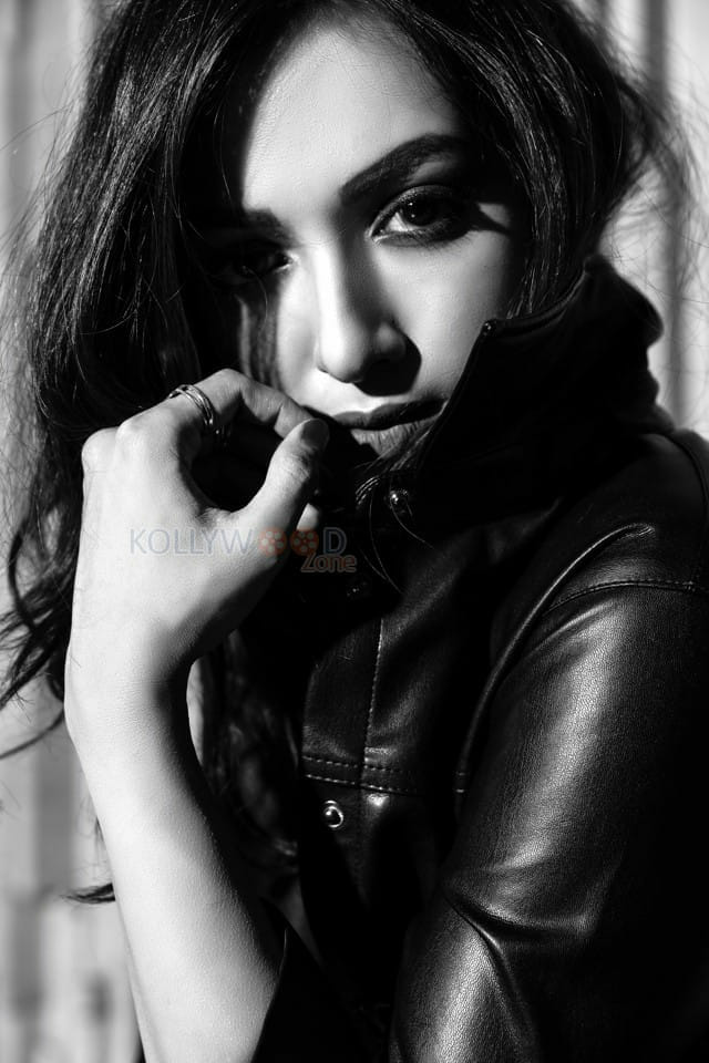 Actress Catherine Tresa Black and White Photoshoot Photos 09