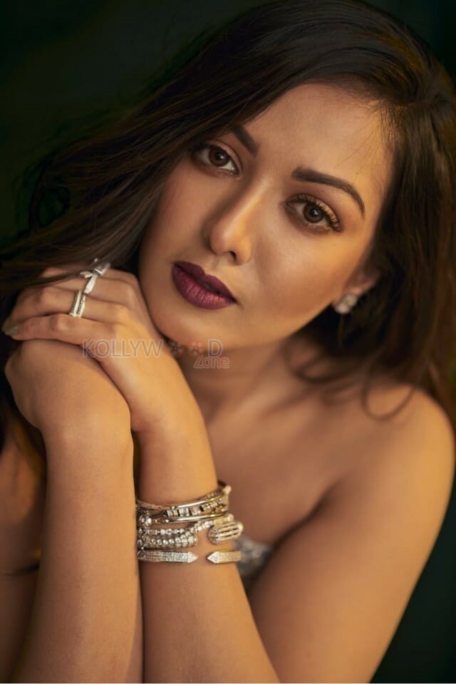 Actress Catherine Tresa Latest Photoshoot Pics