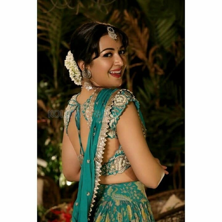 Actress Catherine Tresa New Year Photoshoot Stills