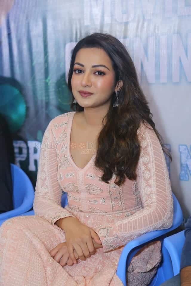 Actress Catherine Tresa at Sandeep Madhav New Movie Opening Pictures 18