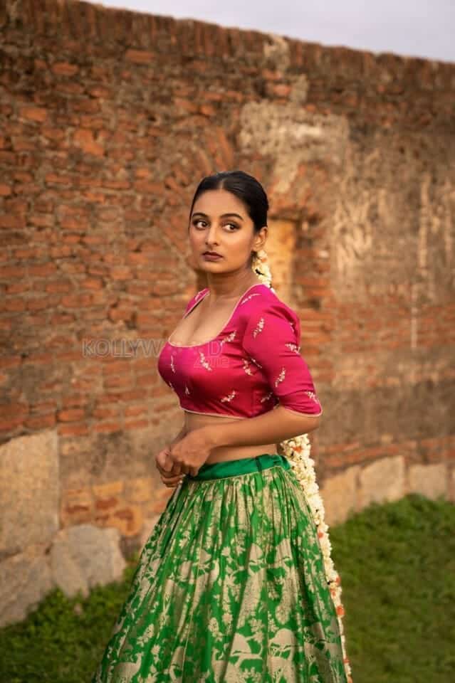 Actress Esther Anil Sexy Traditional Photoshoot Pictures 01
