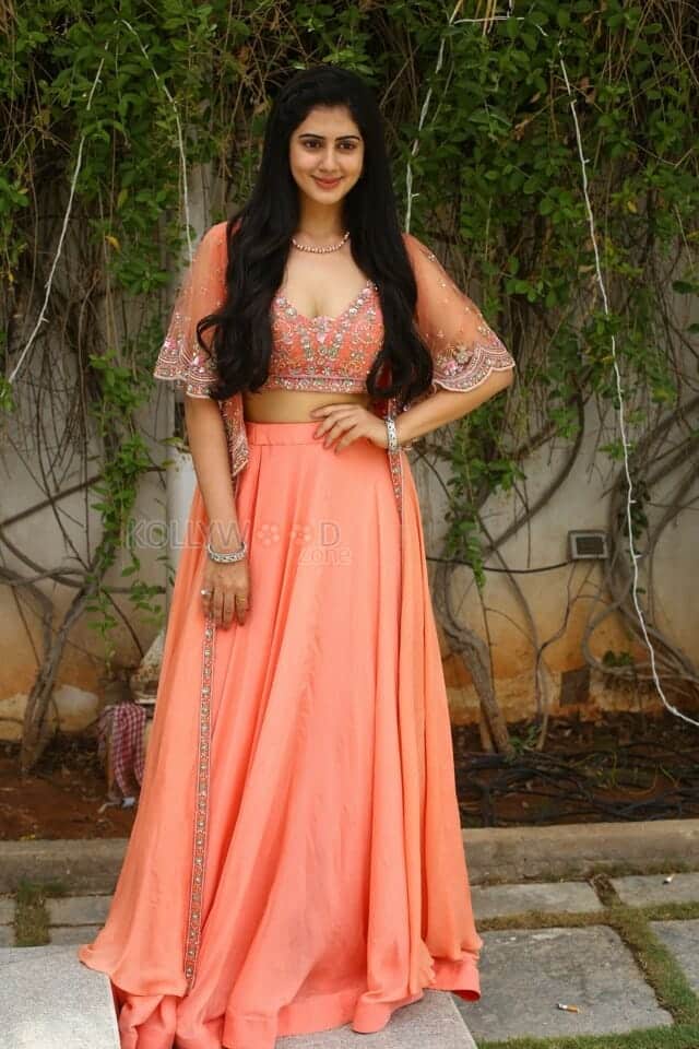 Actress Gehna Sippy at Chor Bazar Movie Press Meet Photos 11