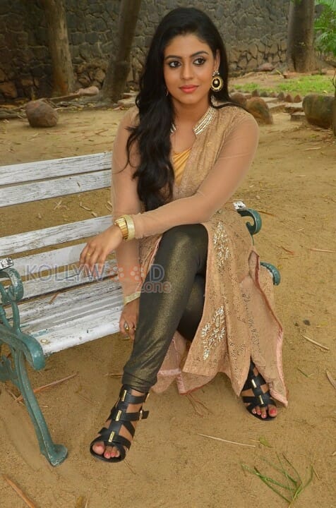 Actress Iniya New Pics