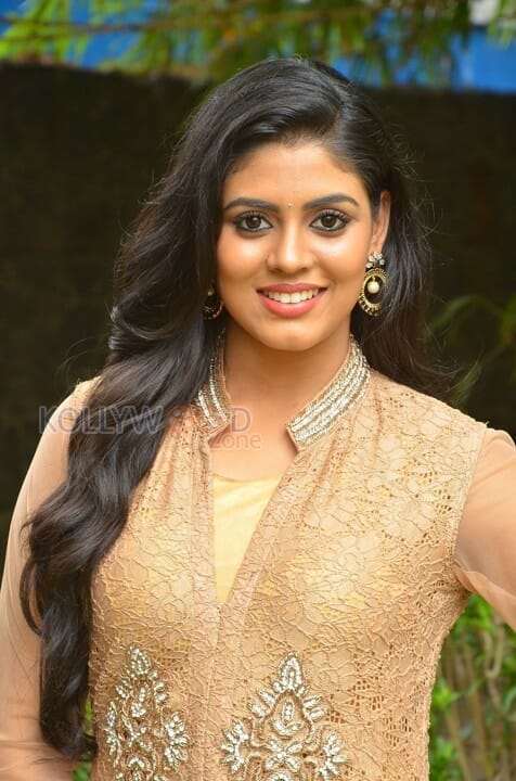 Actress Iniya New Pics