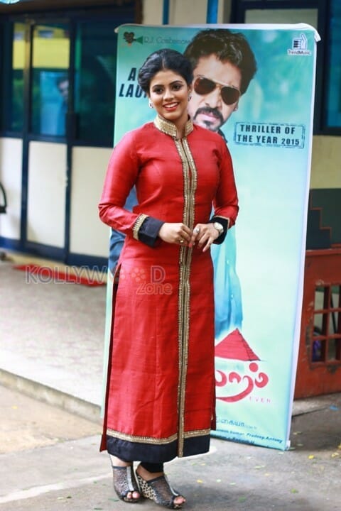 Actress Iniya New Stills