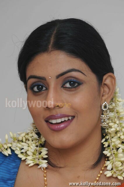 Actress Iniya Photos