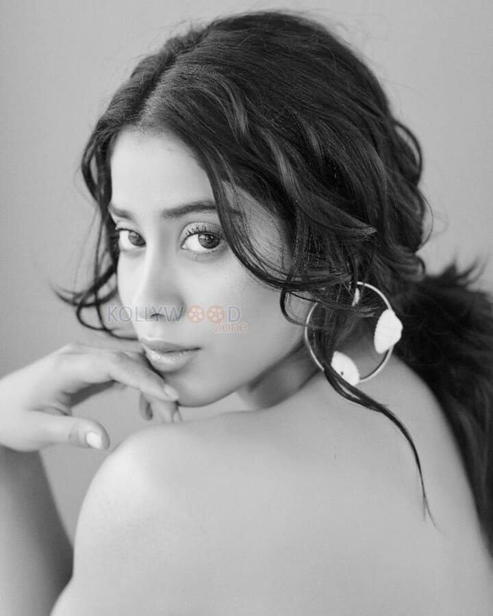Actress Janhvi Kapoor Black And White Pictures