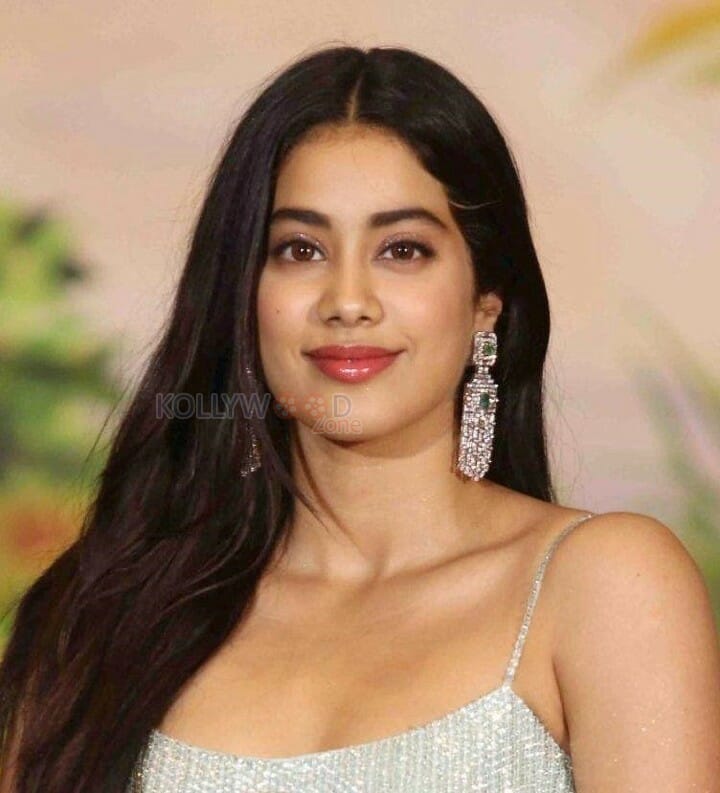 Actress Janhvi Kapoor Pics