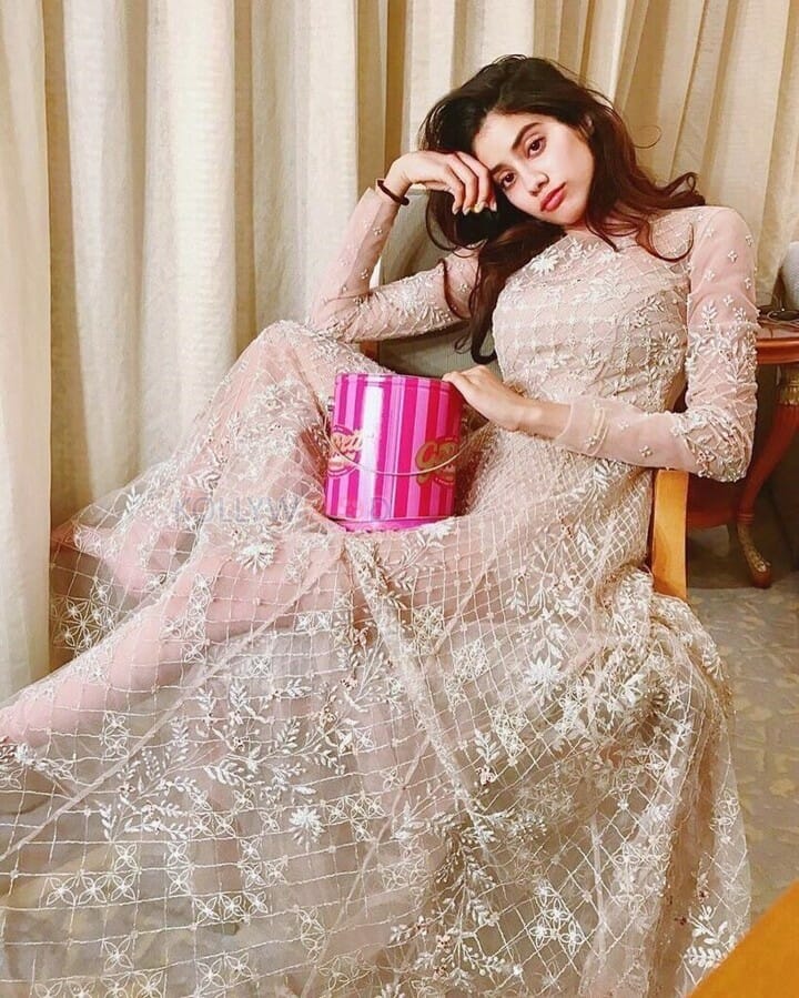 Actress Janhvi Kapoor Pics