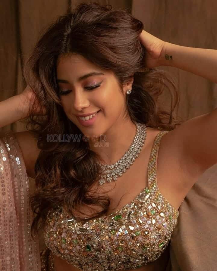 Actress Janhvi Kapoor in a dreamy Photoshoot Pictures 02