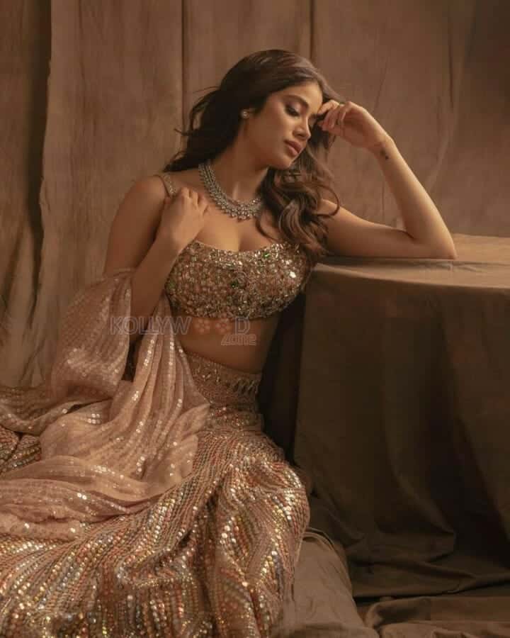 Actress Janhvi Kapoor in a dreamy Photoshoot Pictures 04