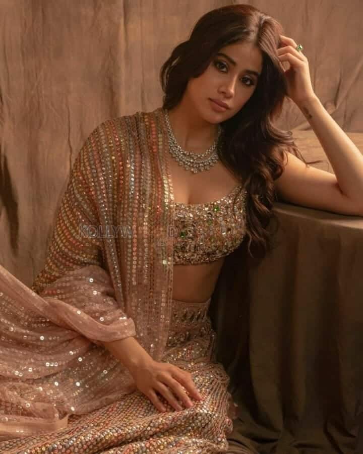 Actress Janhvi Kapoor in a dreamy Photoshoot Pictures 05