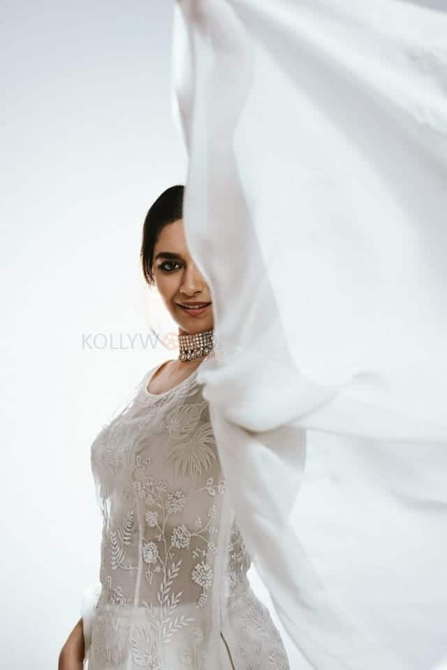 Actress Keerthy Suresh New Photoshoot Pic 01