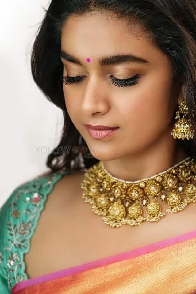 Actress Keerthy Suresh in a Traditional Saree Photoshoot Pictures 01