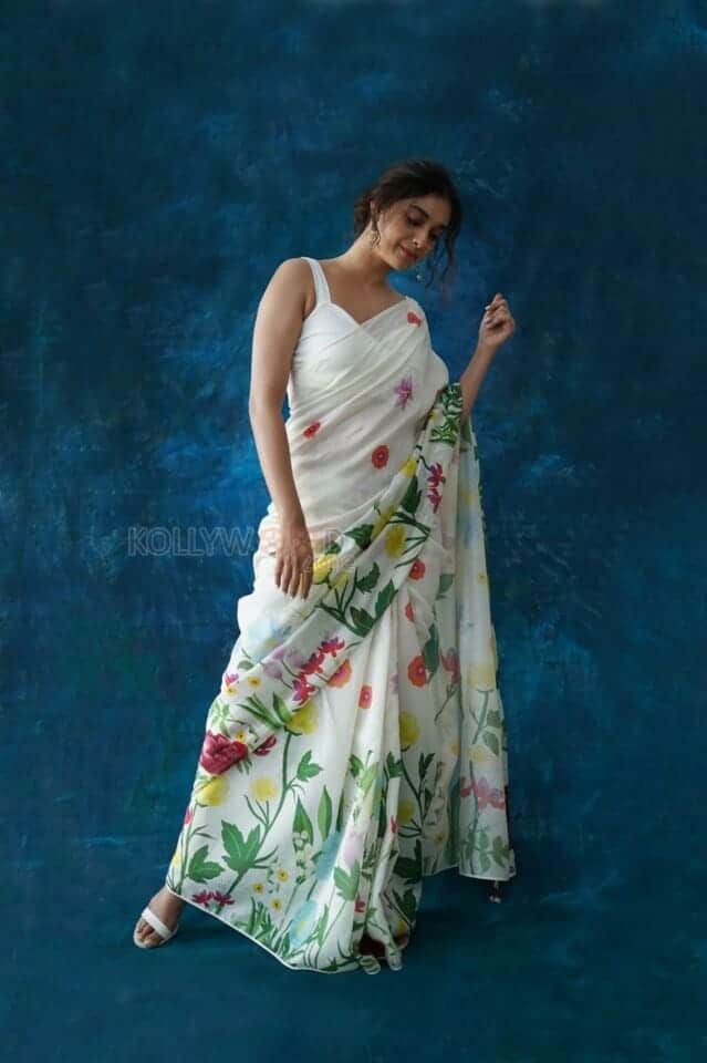 Actress Keerthy Suresh in a White Floral Saree Photos 04