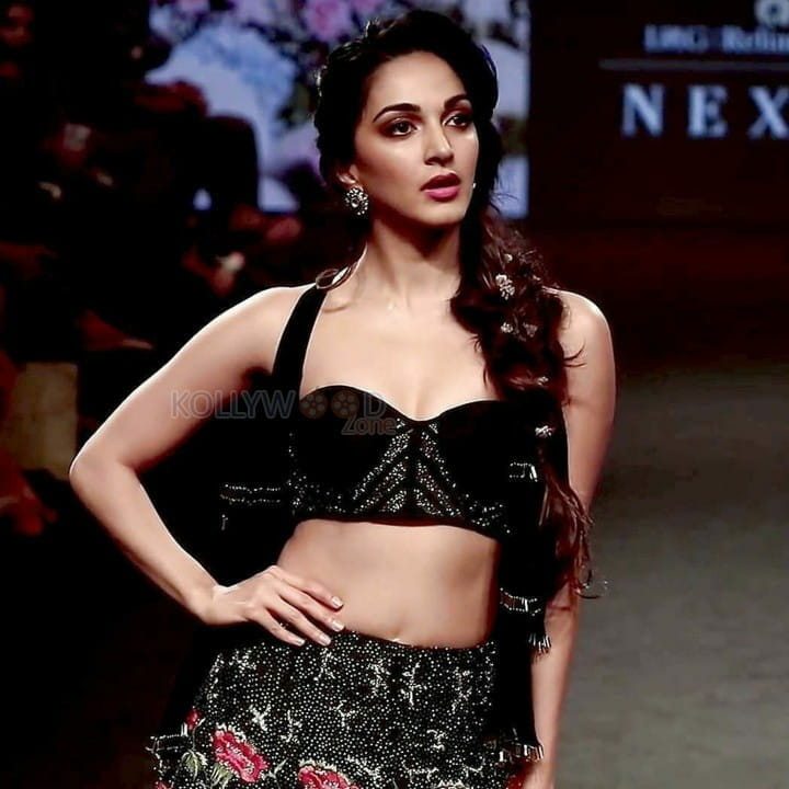 Actress Kiara Advani Sexy Rampwalk Pictures