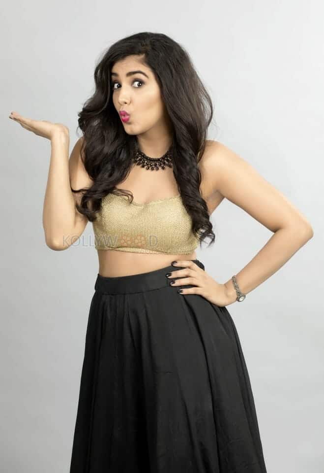 Actress Malavika Sharma Cute Photoshoot Stills 03