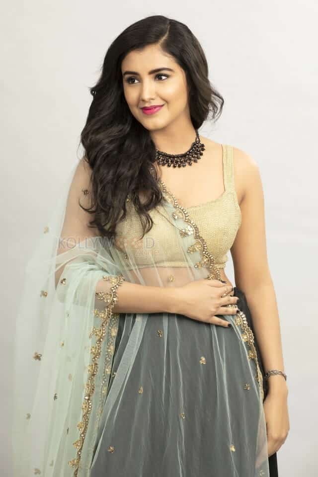 Actress Malavika Sharma Cute Photoshoot Stills 05