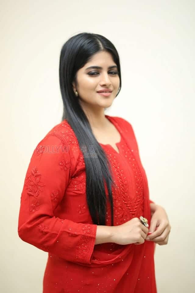 Actress Megha Akash at Ravanasura Movie Pre Release Event Stills 04