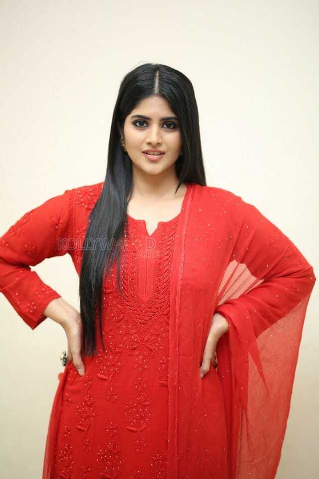 Actress Megha Akash at Ravanasura Movie Pre Release Event Stills 08